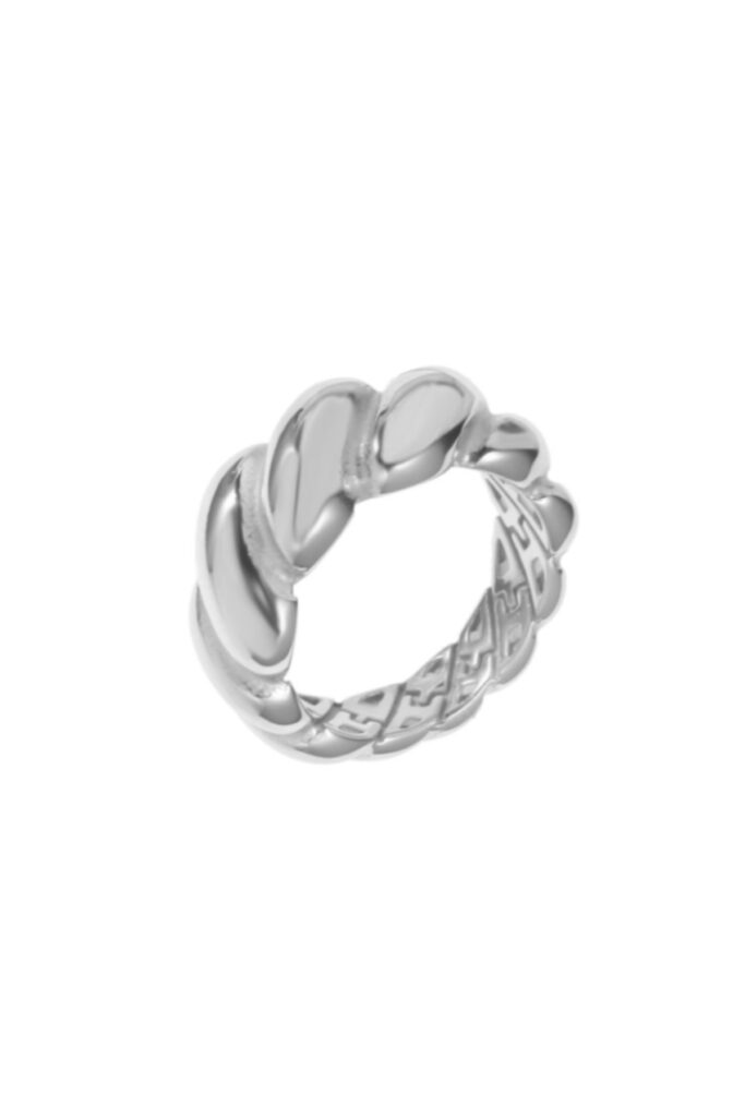 Twisted Elegance Ring Silver