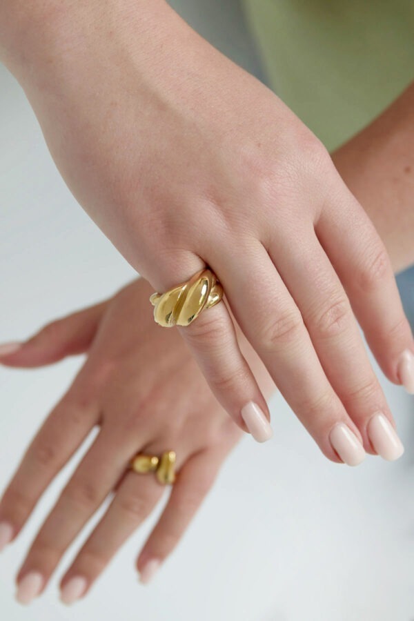 Bolt Twisted Ring